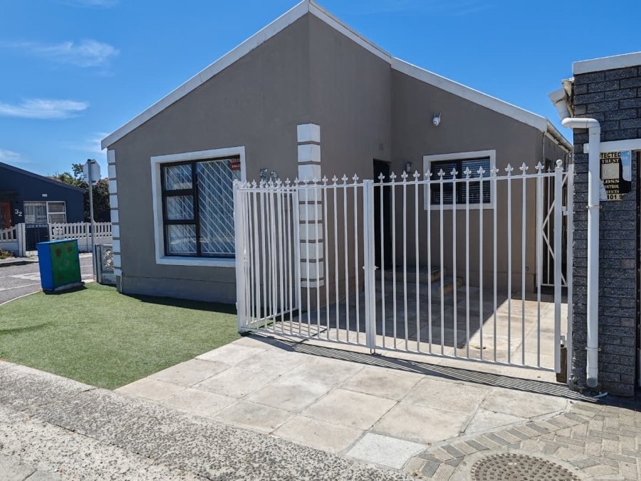 3 Bedroom Property for Sale in Strandfontein Village Western Cape